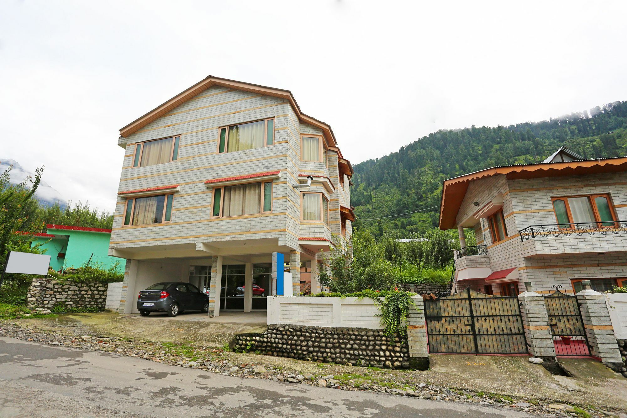 Oyo 7138 Acharya Cottage Манали Экстерьер фото